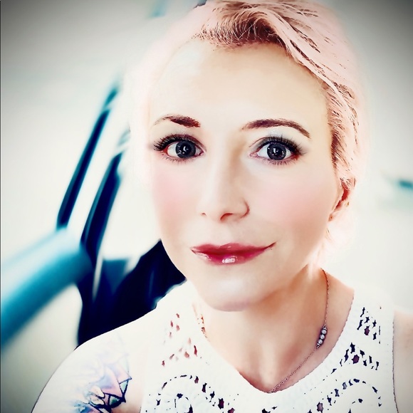 Meet your Posher, Nicole - Picture 8 of 8